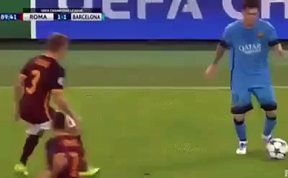 Lionel Messi OUTRAGEOUS NUTMEG on Lucas Digne - As Roma vs. FC Barcelona