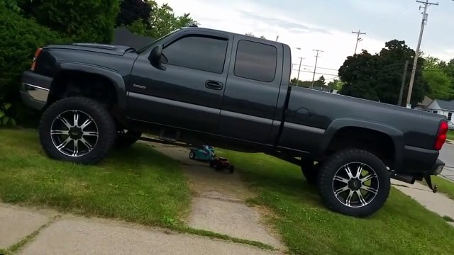 Когда папа гуляет с ребенком!