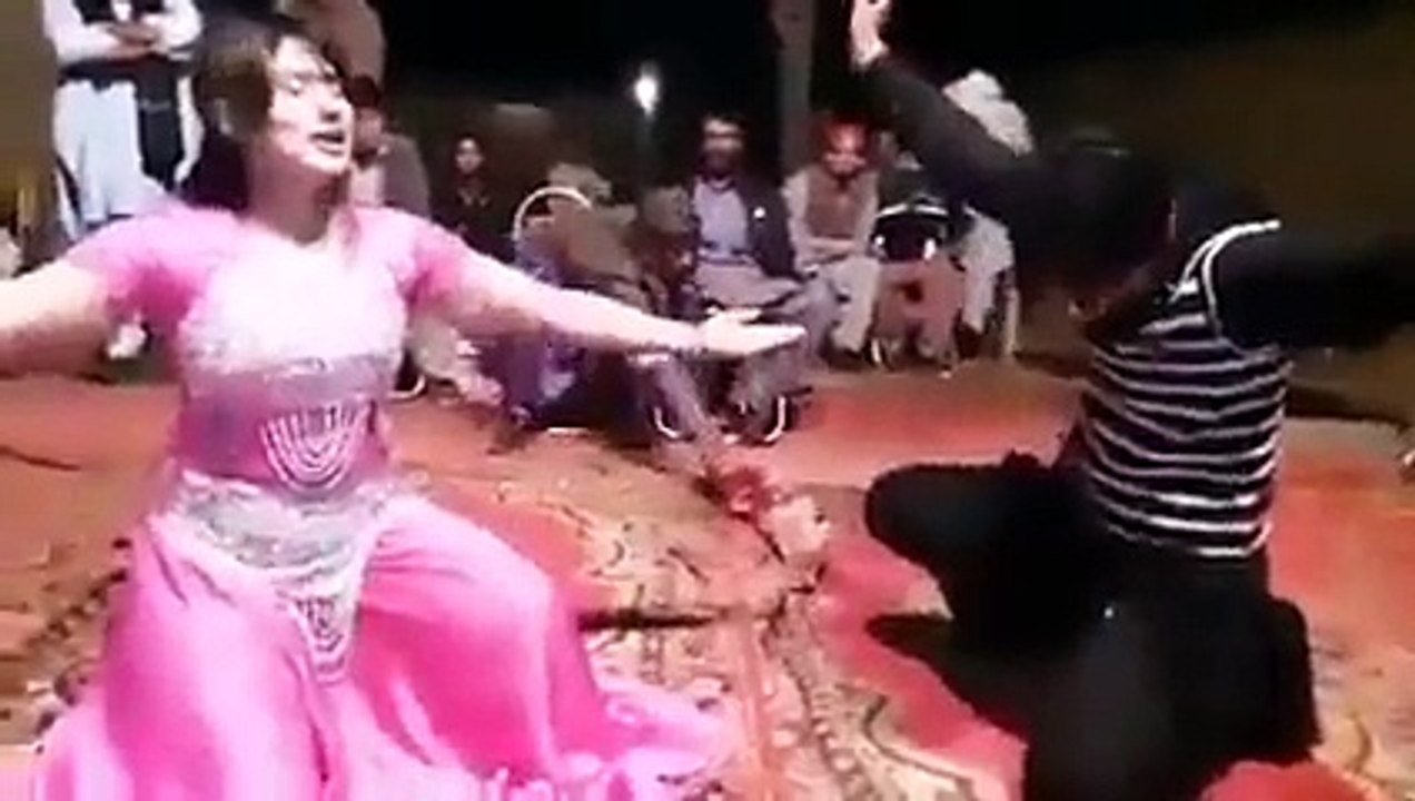 Pakistani Desi Girl & Boy Wedding Hot Dance 2015 - Saraiki HD Songs