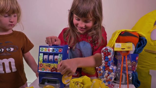 [JOUET] M&M's Jaune Oeuf Geant - Studio Bubble Tea unboxing Yellow M&M's Giant Egg