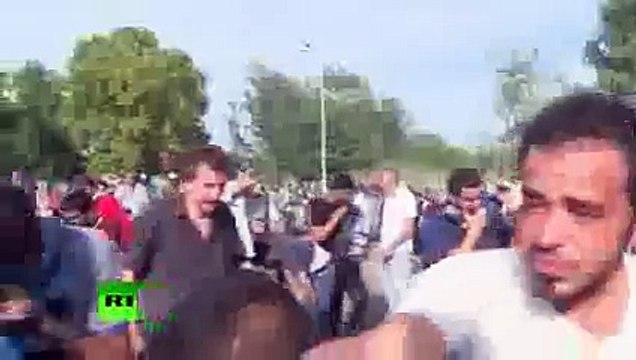 Hungarian police tear gas, water cannon blocked refugees at fortified border