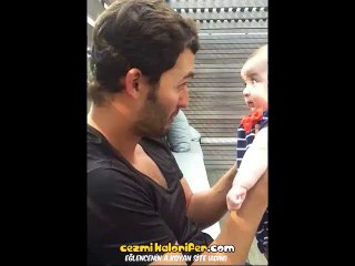Dedikodu Dinleyen Görümce Gibi Babasını Dinleyen Bebek