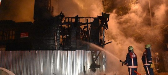 Fatih'te korkutan yangın