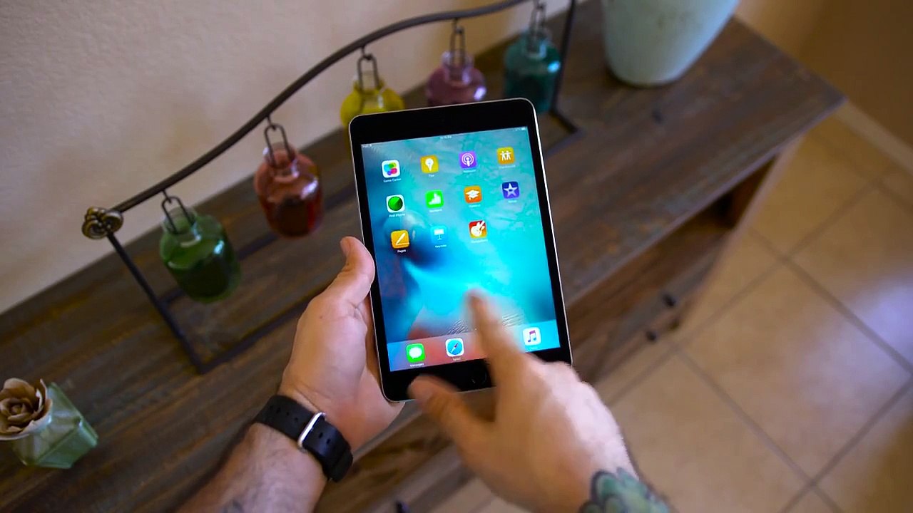Apple iPad mini 4 vs iPad mini 3- Unboxing & Comparison!