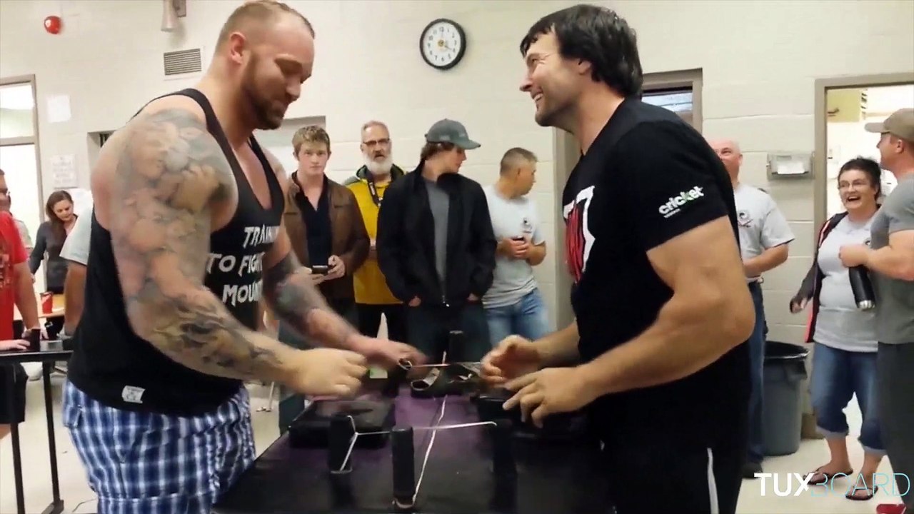 Hafthor Bjornsson (La Montagne) ne peut rien faire face à un spécialiste du bras de fer
