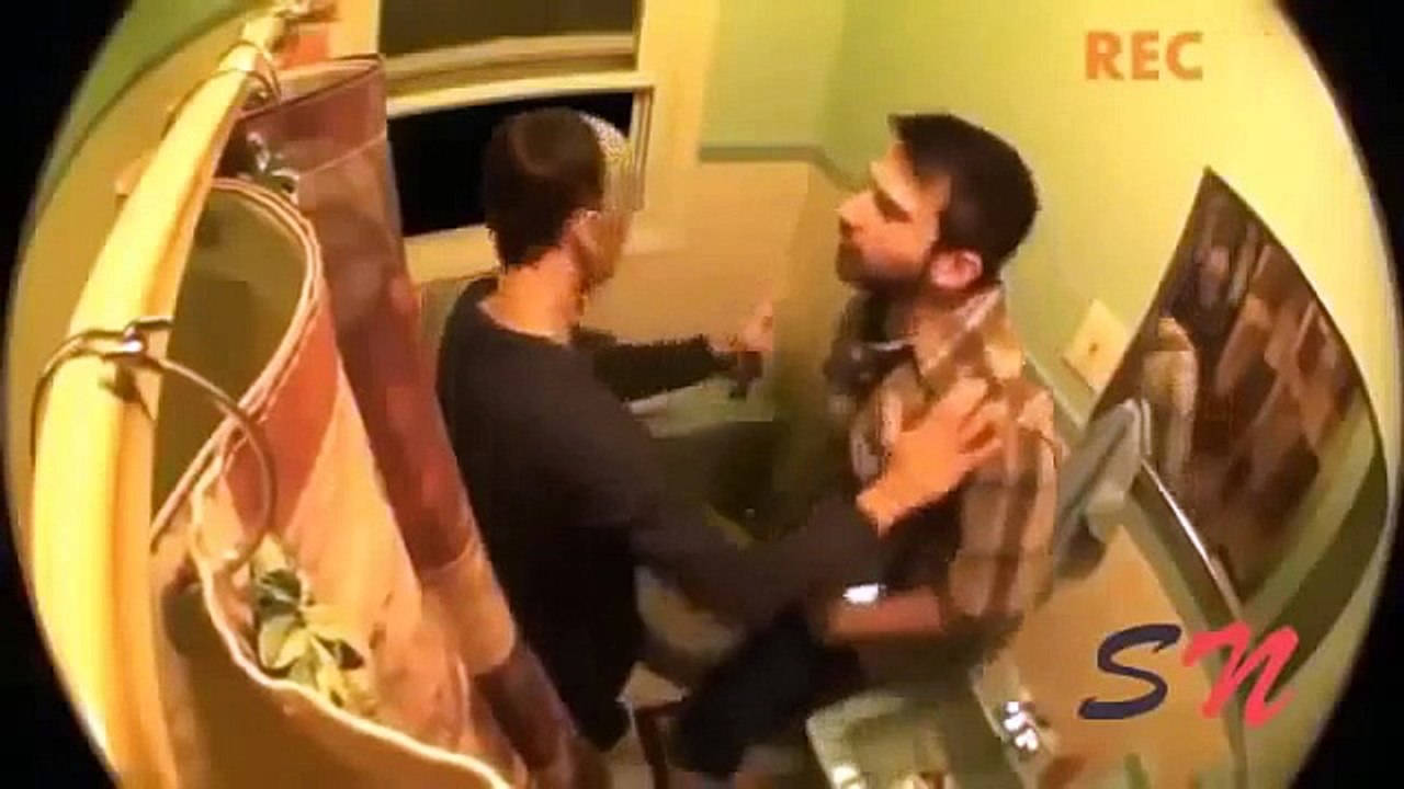 أقوى رعب الكاميرا الخفيه الاجنبيه فى الحمام مقالب قويه فى الكمرا الخفيه رعب وضحك 2015