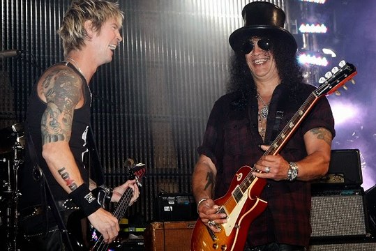 Highway To Hell d'AC/DC repris par Slash et Duff ex Guns N'Roses