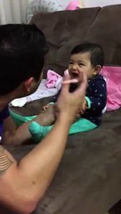 Babasını Trolleyen Bebiş