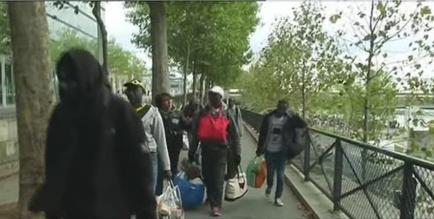 L'évacuation de deux camps de migrants à Paris, à travers nos télés