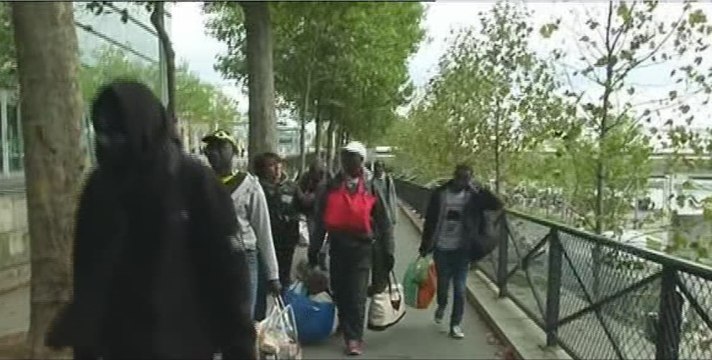 L'évacuation de deux camps de migrants à Paris, à travers nos télés