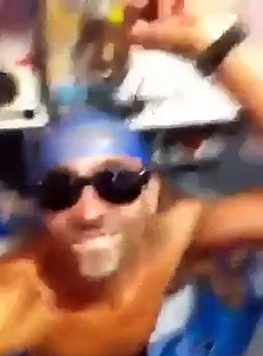 Une piscine en prison