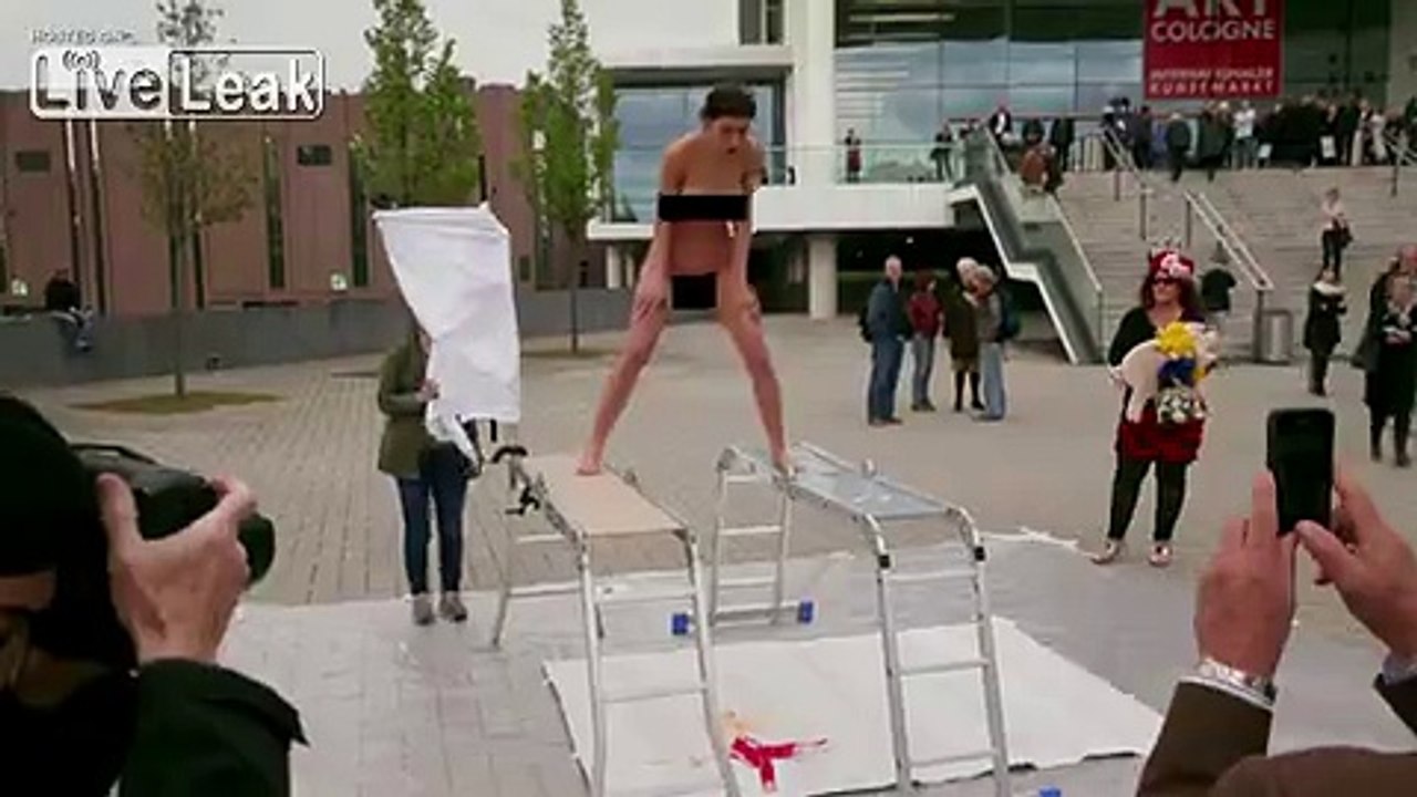 ==WOMAN== creates ART with her >>>>VAGINA