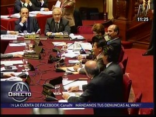 Daniel Abugattás llama "payaso" y "animal" a Mauricio Mulder