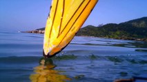 Pegada de carbono, reduzindo, barco navegando com garradas PET de 2 litros, todo reciclado, Ubatuba, SP, Brasil, (91)