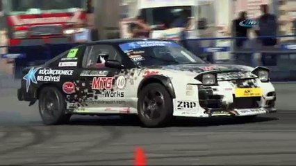 Profesyonellerin drift şovu nefes kesti