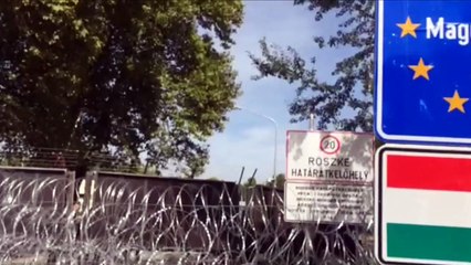 Réfugiés : à la frontière hongroise, au plus près des barbelés