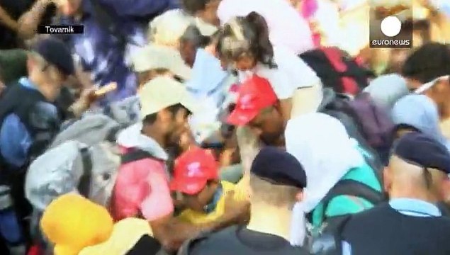 غیر قابل کنترل شدن سیل پناهجویان در مرز صربستان و کرواسی