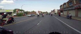 Un motard percute un feu de circulation