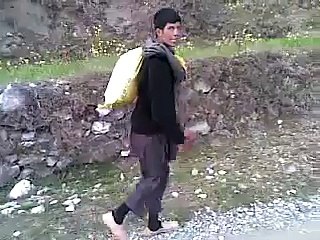 Pashto funy video polay wakhlay - funny pathan acting