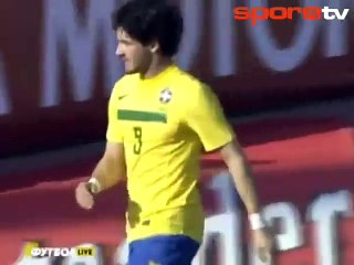 Andre Santoslu Brezilya'yı Fred kurtardı