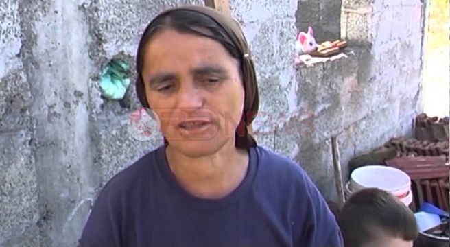 Jetojnë të pastrehë, Laç, familja me 6 anëtarë në qiell të hapur prej 2 muajsh- Ora News