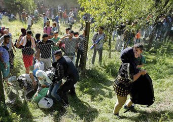 Migrants break through Croatia police lines at Tovarnik