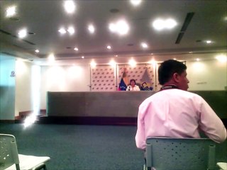 El CNE sólo acepta a acompañantes