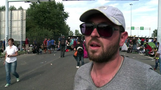 Migrants in Serbia protest at closed border with Hungary