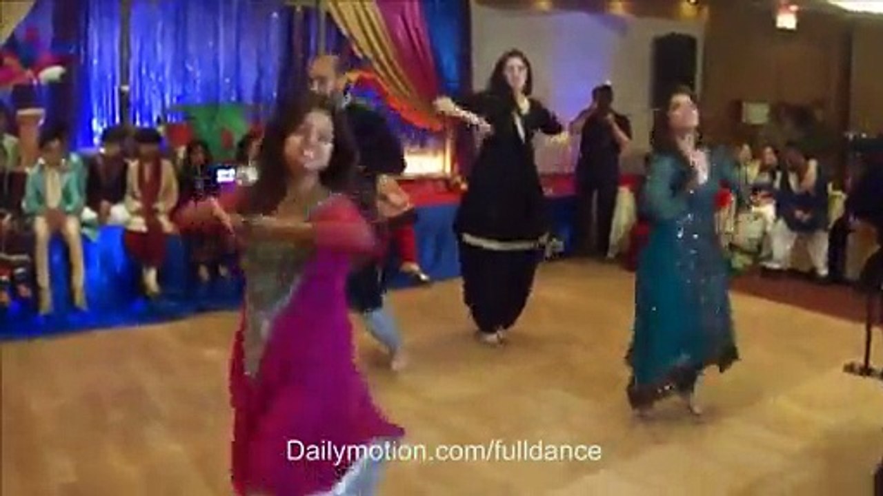 Seedi Sadi Chori Song Wedding Mehndi Dance