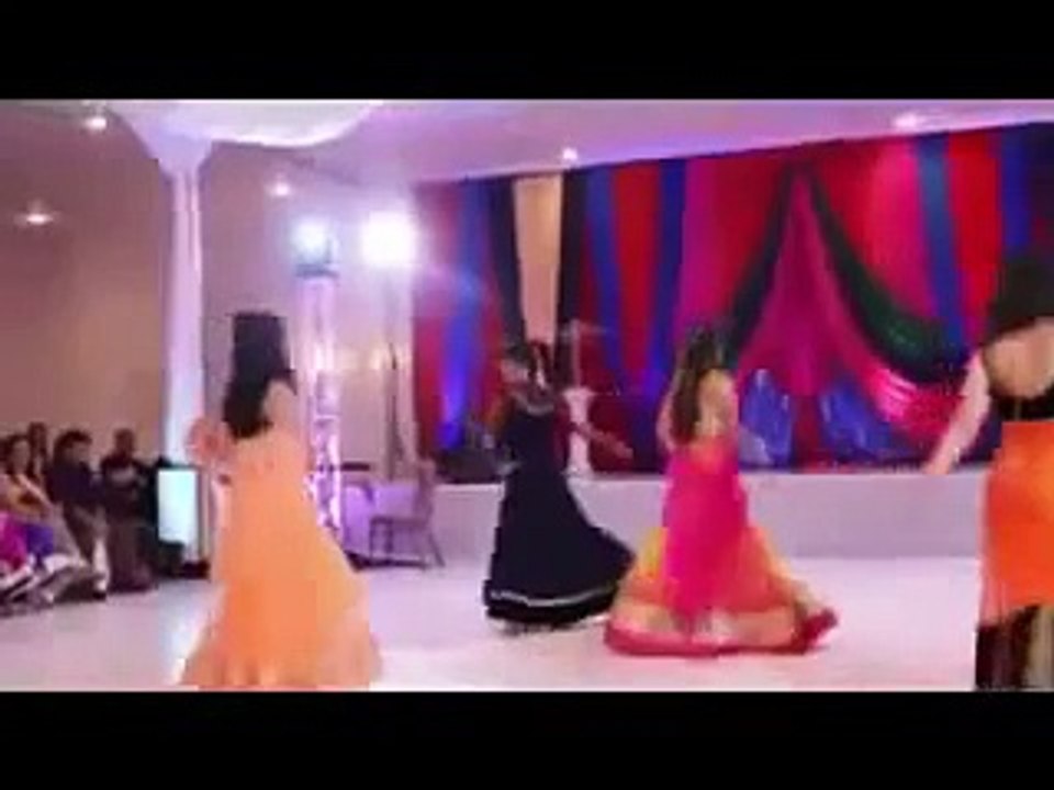 Wedding Night Beautiful Girls Dance On Song ''Fevicoll Se''