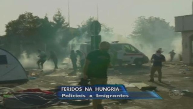 Confronto entre policiais e imigrantes termina com 22 feridos