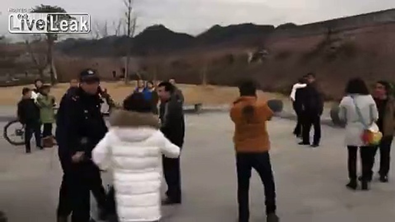 Officers pepper spray on  violent tourists who don't listen