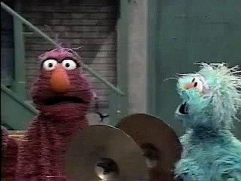 Classic Sesame Street 8Bit animation - Mr. Tuba and his band plays Pop Goes the Weasel
