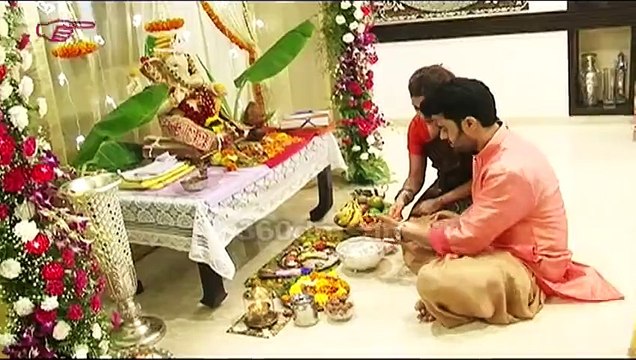 Ganesh Chaturthi(2015) | Jhalak Dikhhla Jaa 8 Host Manish Paul Doing Ganpati Puja With Wife