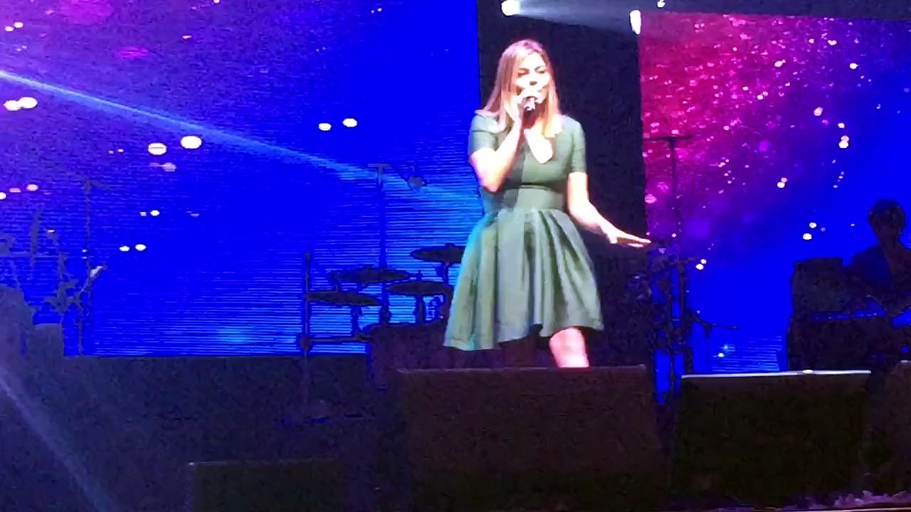 Louane à L'Olympia "Leurs voix pour L'Espoir"