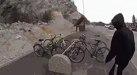 Looting wheel of bicycle. wow new trick