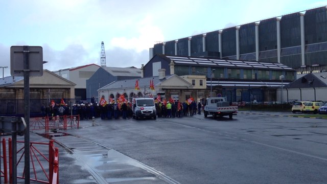 Nouveau débrayage devant DCNS contre le plan de performance