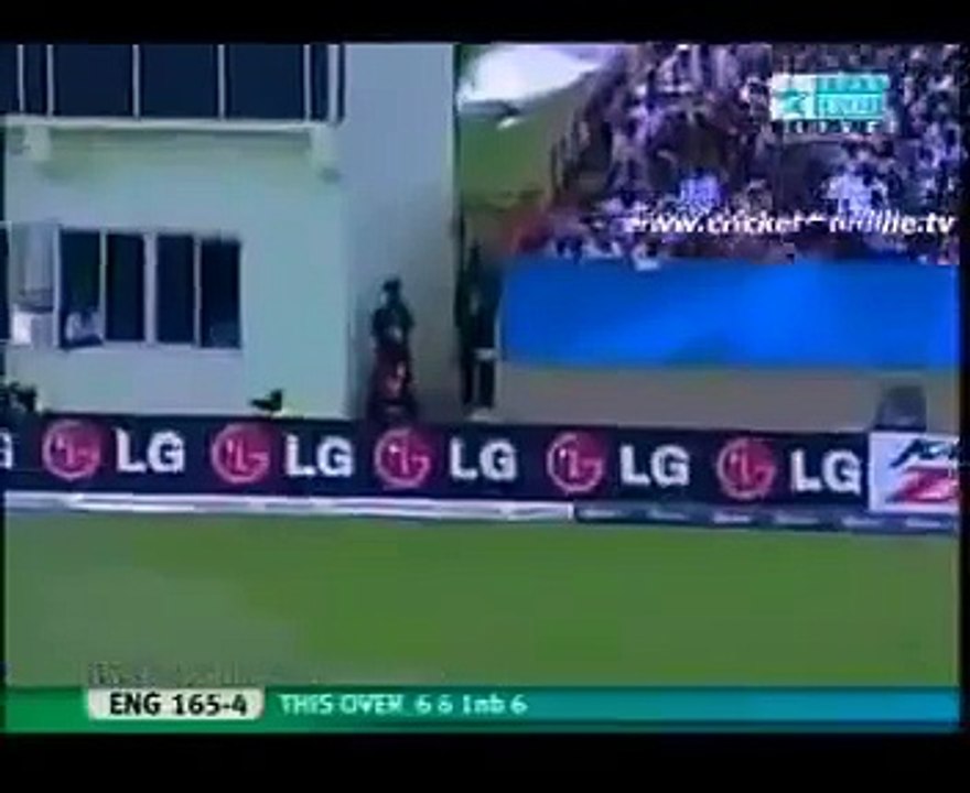 best innovative shot in cricket everrrrrr!