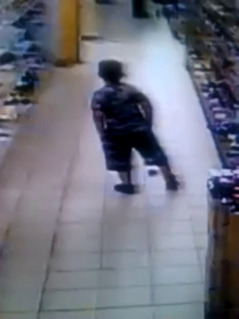 Un Enfant Fait Caca Dans Un Rayon De Supermarché - Vidéo Dailymotion