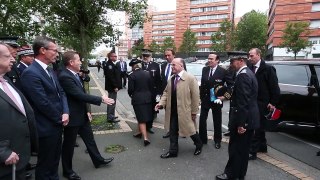 Visite du ministre de l' intérieur Bernard Cazeneuve au commissariat de Roubaix.
