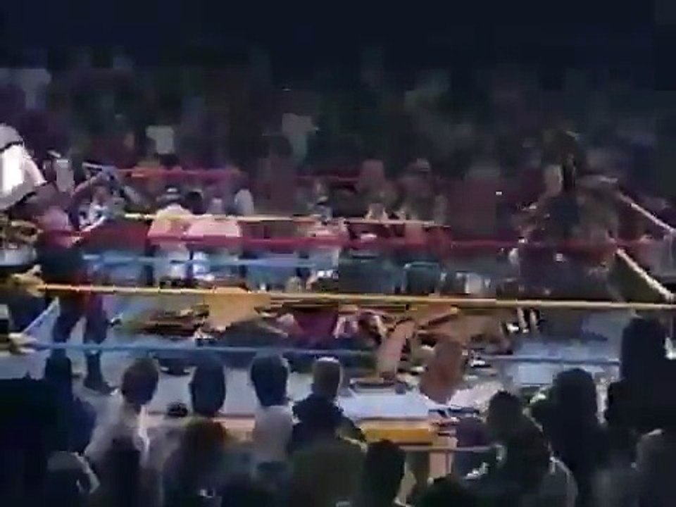 Wrestler asks fans for a chair and gets many on the ring!!