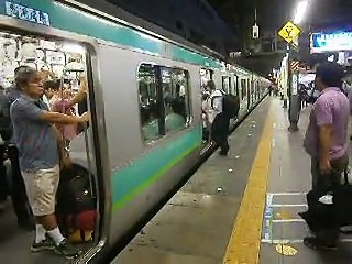 プーさんカメラLIVE中継　夕方ラッシュの松戸駅