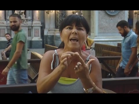 Napoli - Cittadini senza casa occupano il Duomo: Vogliamo accoglienza come migranti (17.09.15)