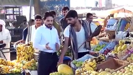 Fruit seller humiliating the TV Reporter During Reporting