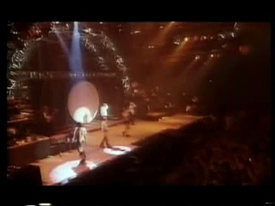 Take That - Everything Changes Live in Berlin - Goodbyes (13)