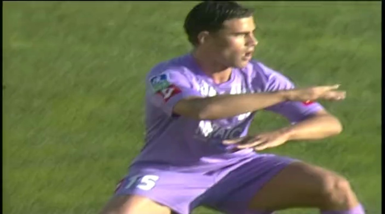 Bryan Bergougnoux marque le but de la gagne pour les Violets contre l'OM en septembre 2005