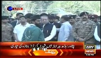 Check out PM Nawaz Sharif Face Expression during Funeral Prayers of Peshawar Airbase Victims