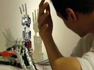 Une main bionique permet de sentir le toucher