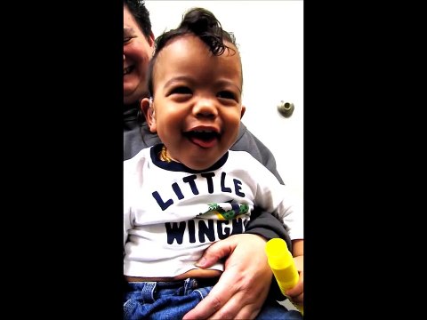 Le images émouvantes du petit Dylan qui entend pour la première fois