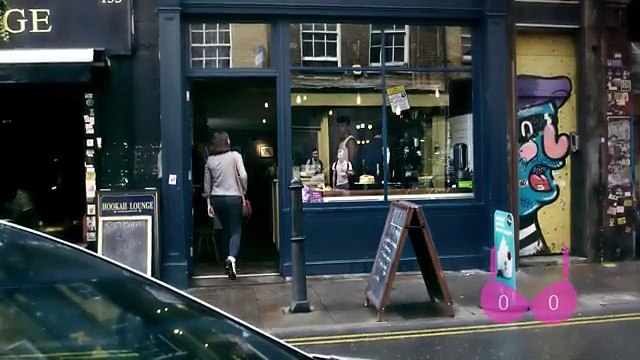 Combien de regards par jour pour ses seins ?